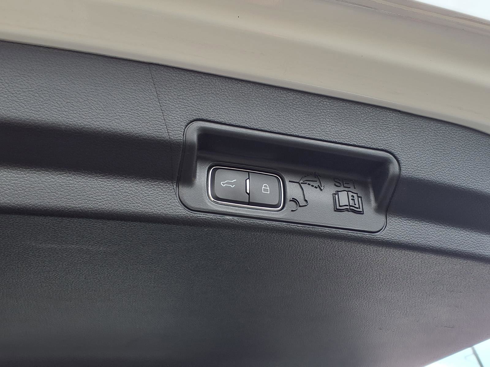 Used 2021 Ford Explorer XLT w/ Equipment Group 202A AWD/4WD image 31