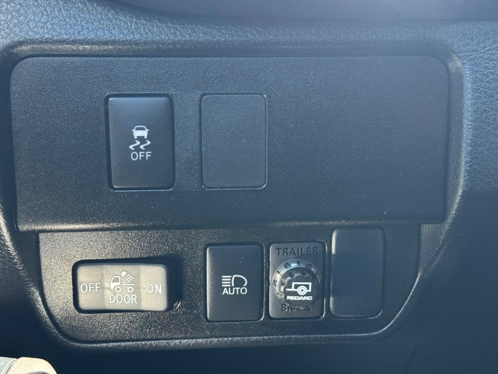 Certified 2022 Toyota Tacoma SR5 AWD/4WD image 24