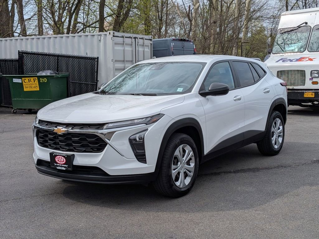 Used 2024 Chevrolet Trax LS FWD image 9