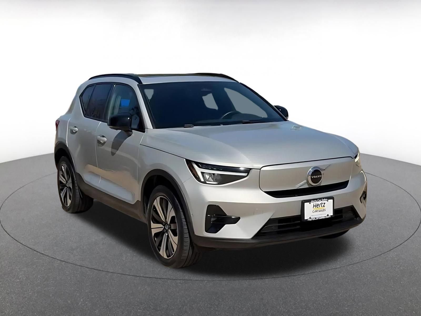Used 2023 Volvo XC40 Recharge Plus image 3