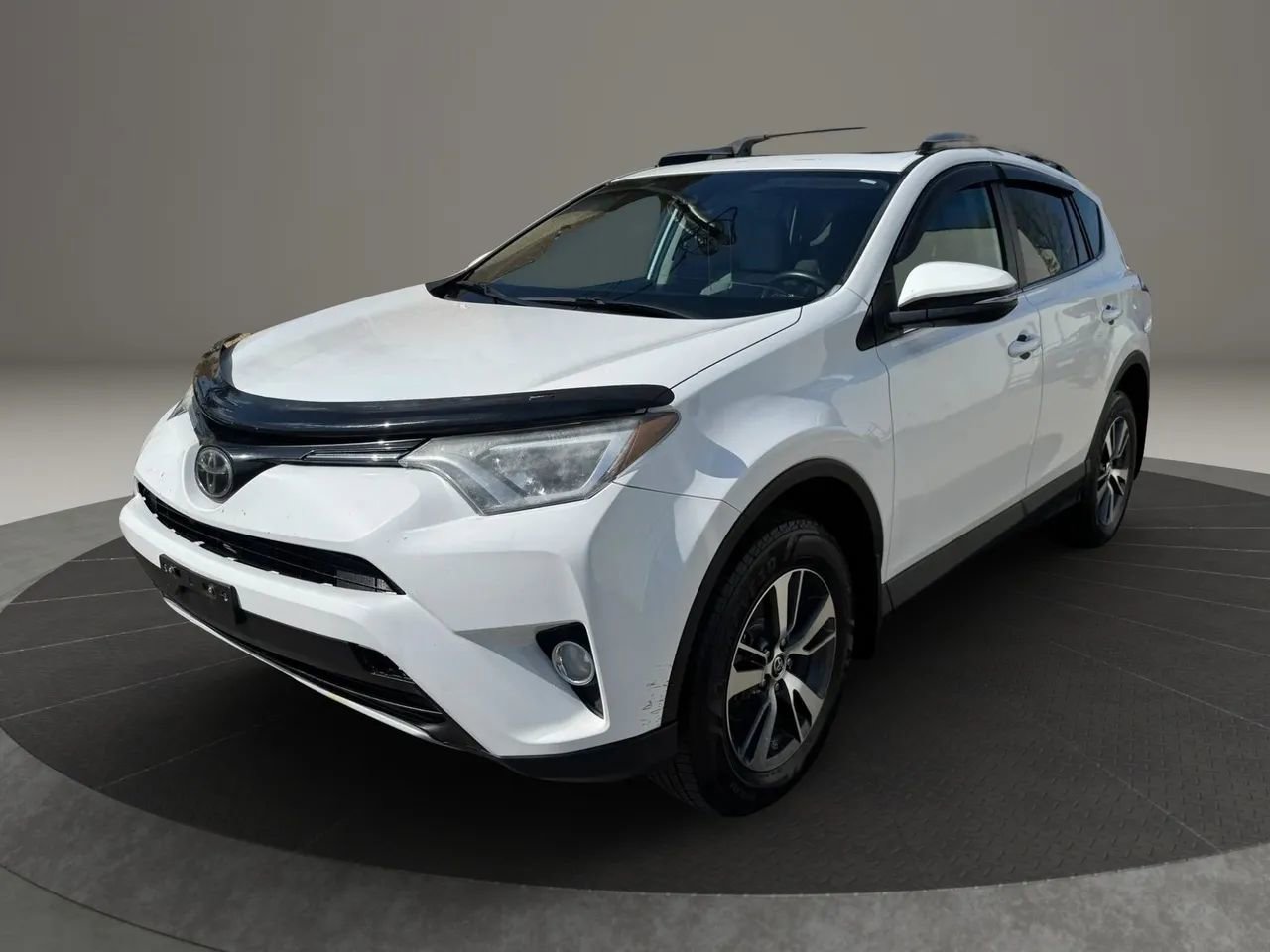 Used 2018 Toyota RAV4 XLE AWD/4WD image 1