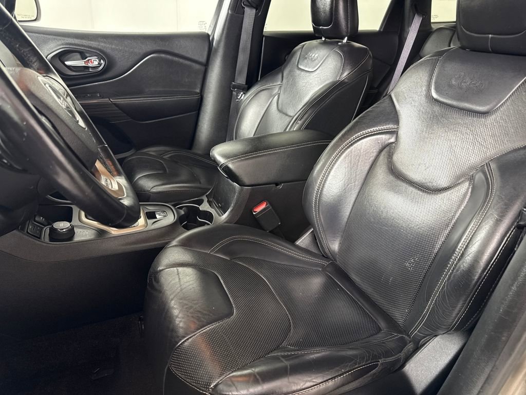 Used 2017 Jeep Cherokee Limited w/ Luxury Group image 11