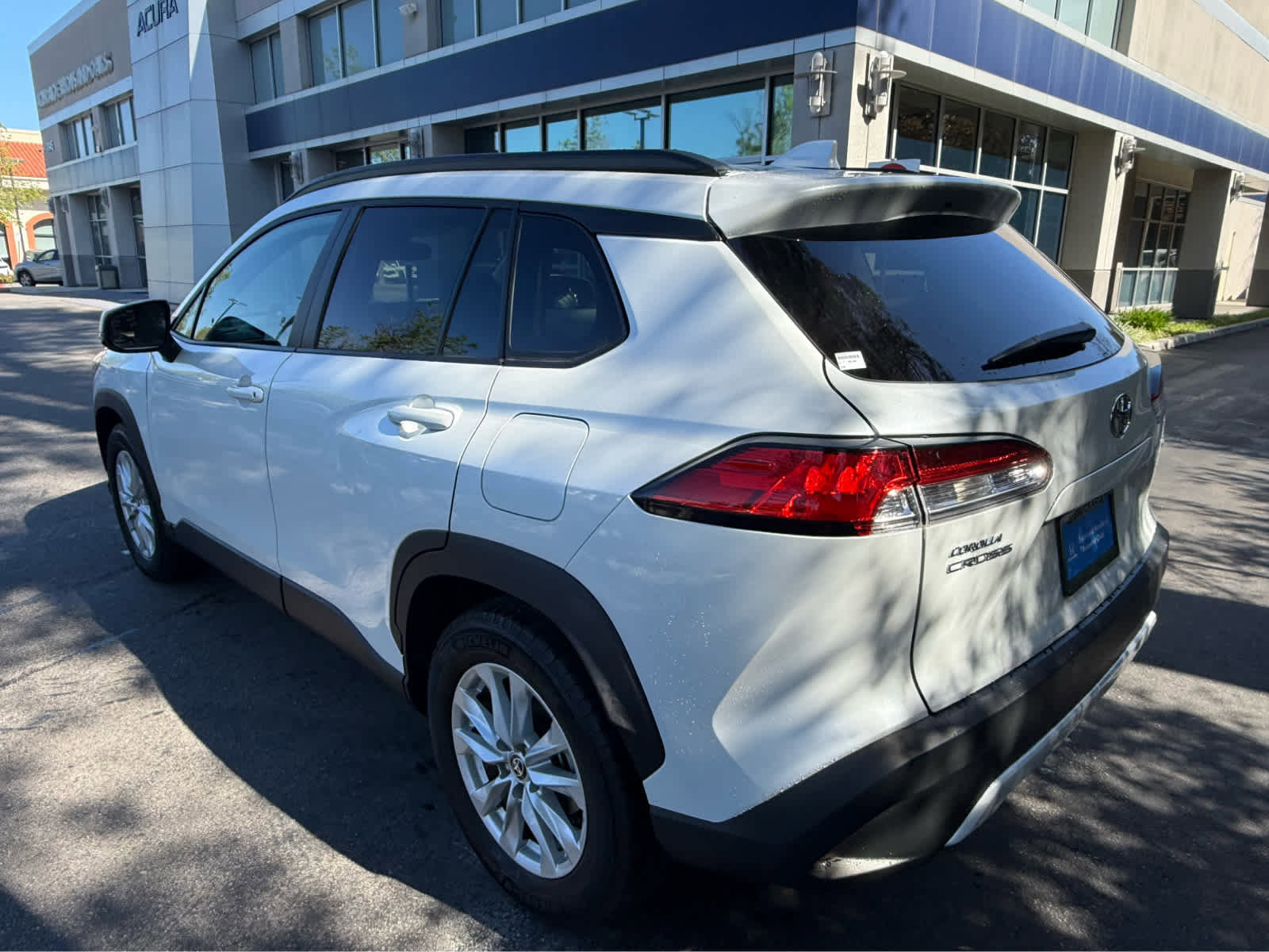 Used 2022 Toyota Corolla Cross LE w/ Moonroof Package image 5