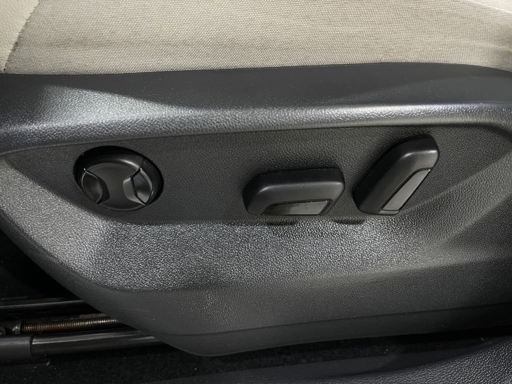 Used 2021 Volkswagen Tiguan S image 16