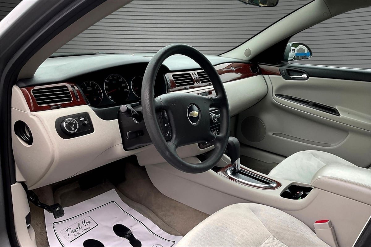 Used 2008 Chevrolet Impala LT FWD image 16