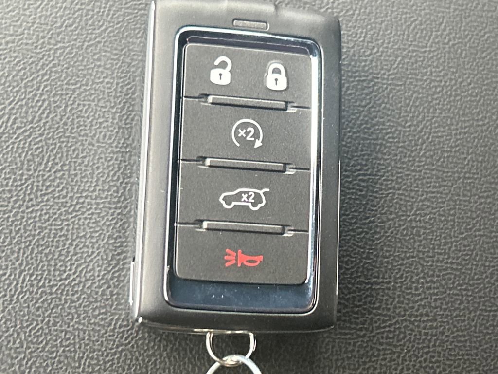 New 2025 Jeep Grand Cherokee Altitude image 19