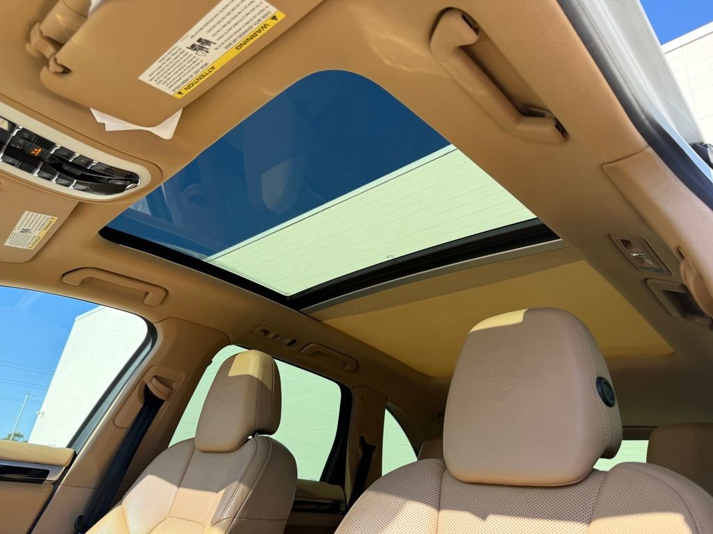 Used 2017 Porsche Cayenne Platinum Edition image 30