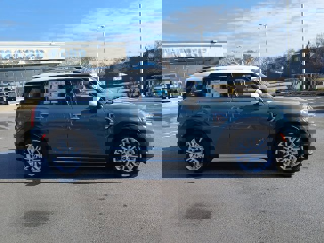 Used 2024 MINI Cooper Countryman S w/ Signature Upholstery Package image 3