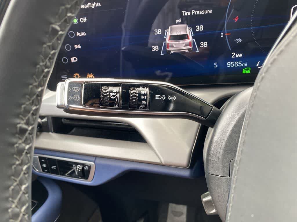 Certified 2026 Cadillac Vistiq Premium Luxury AWD/4WD image 23