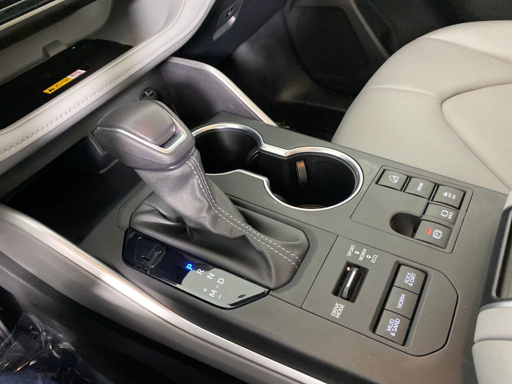 Certified 2024 Toyota Highlander XLE image 26
