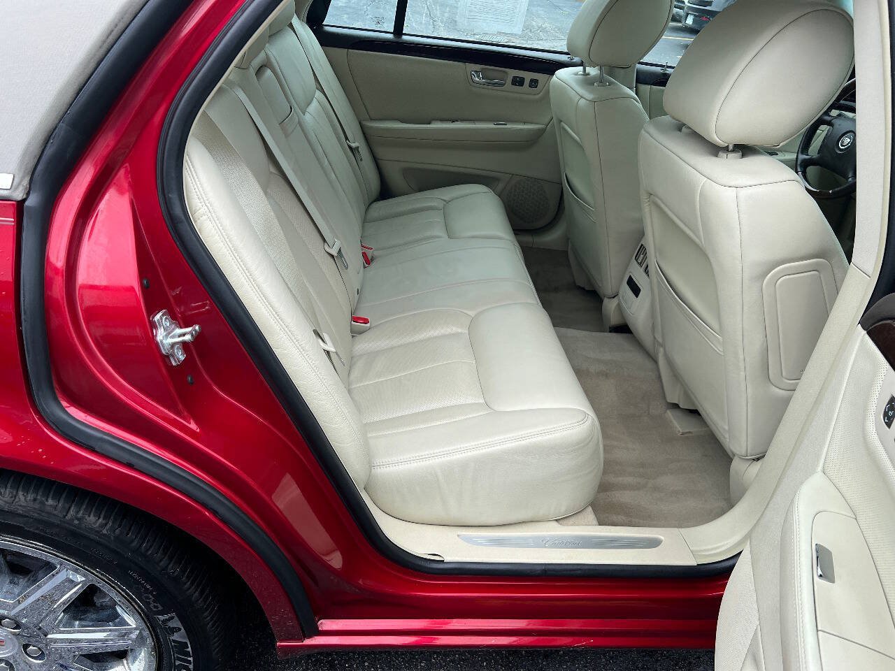 Used 2009 Cadillac DTS FWD image 27