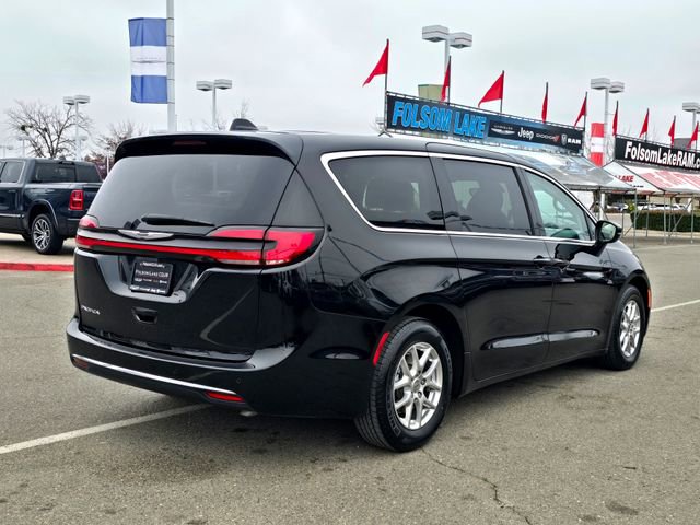 Certified 2024 Chrysler Pacifica Touring-L image 4