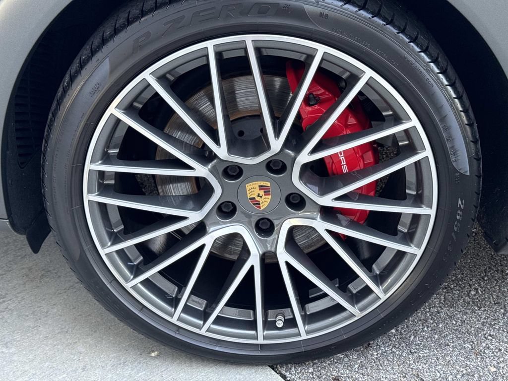 Used 2022 Porsche Cayenne GTS AWD/4WD image 11