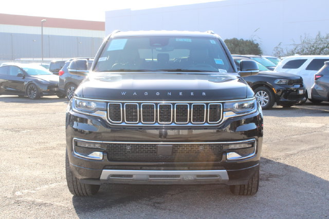 Used 2024 Jeep Wagoneer L Series II AWD/4WD image 2