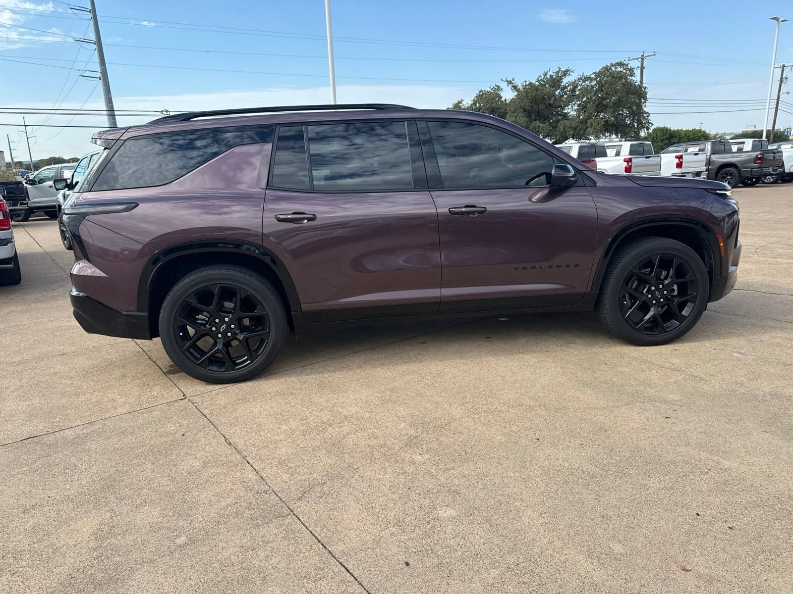 Used 2024 Chevrolet Traverse RS FWD image 8