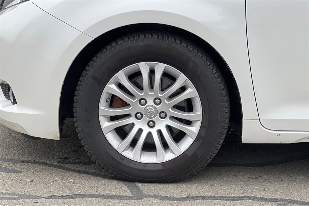 Certified 2017 Toyota Sienna Limited image 27