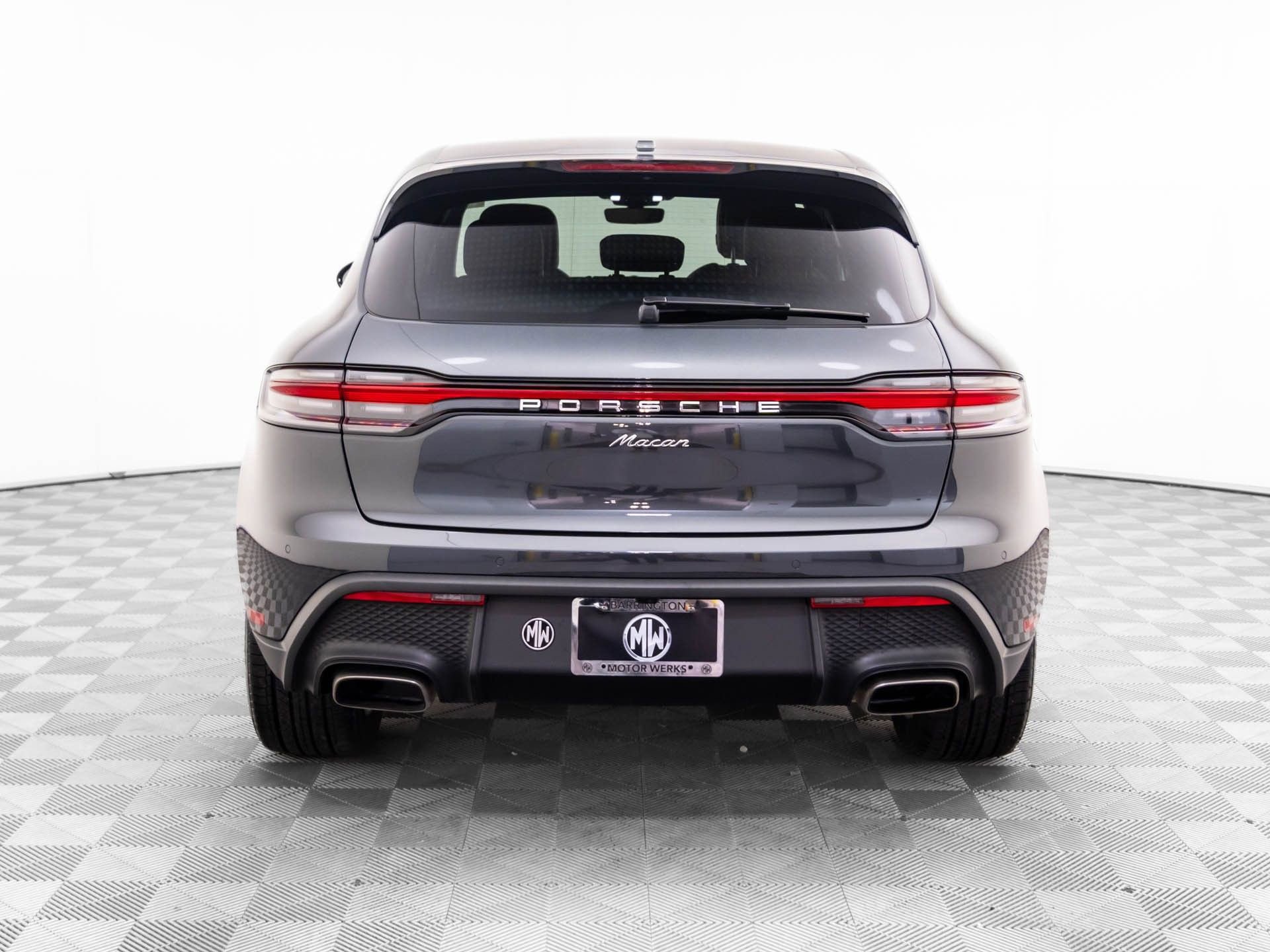 Certified 2025 Porsche Macan image 10
