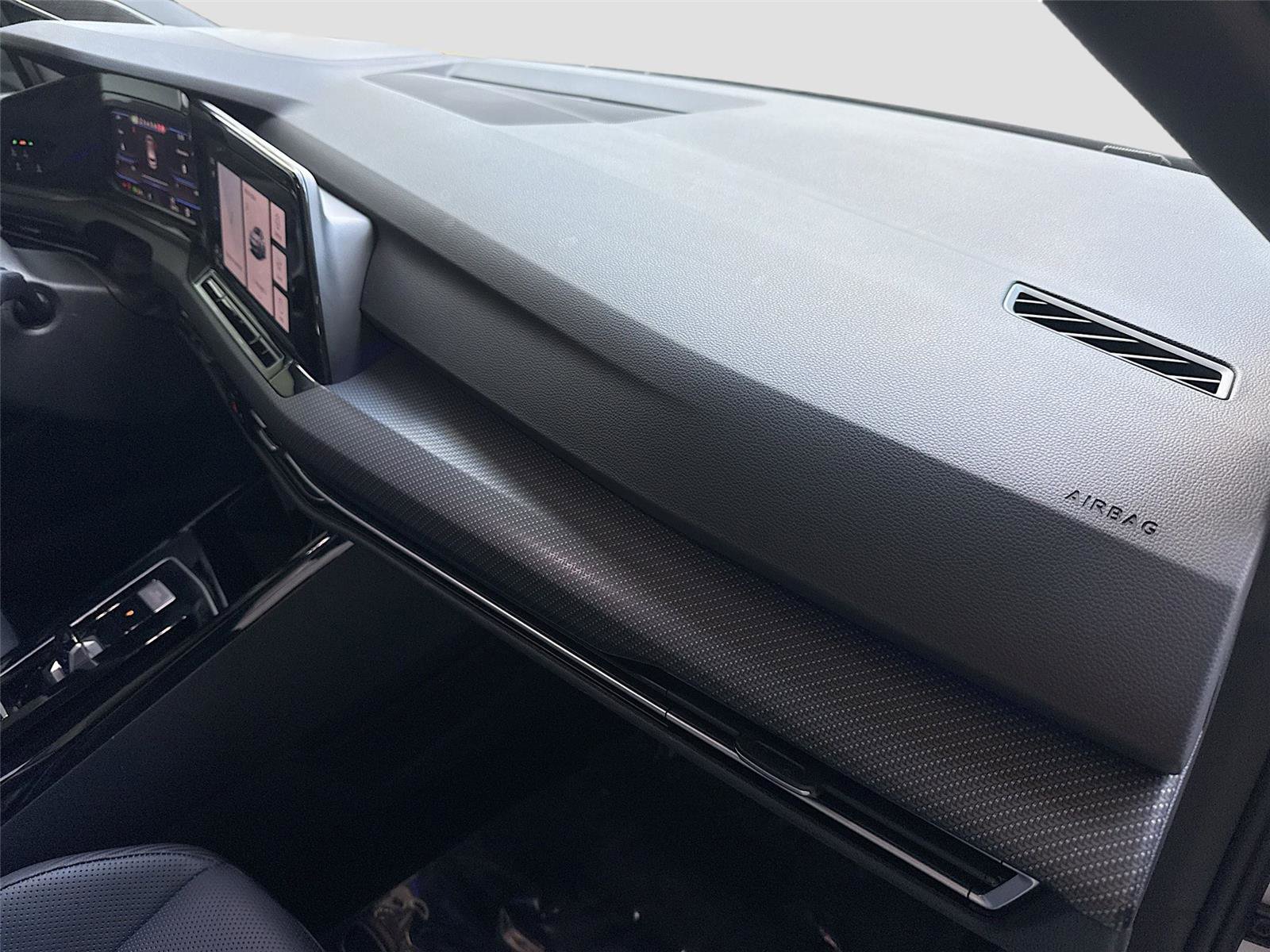 Used 2024 Volkswagen Golf R w/ MDO Package AWD/4WD image 30