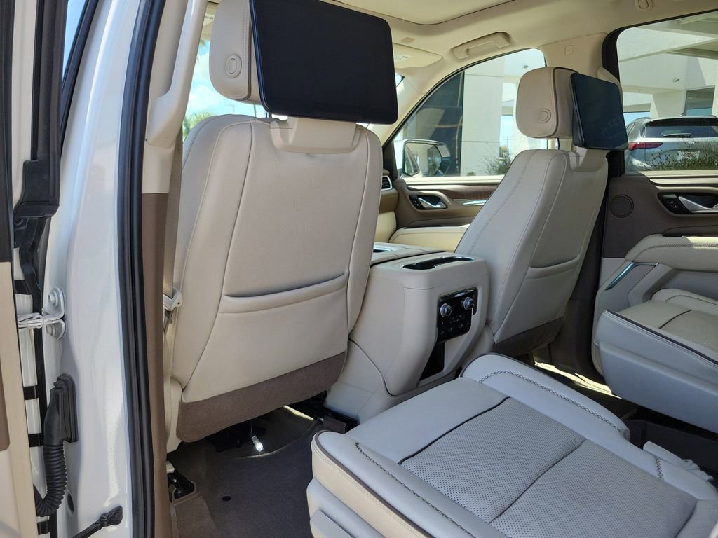 Used 2021 GMC Yukon XL Denali w/ Denali Premium Package image 13