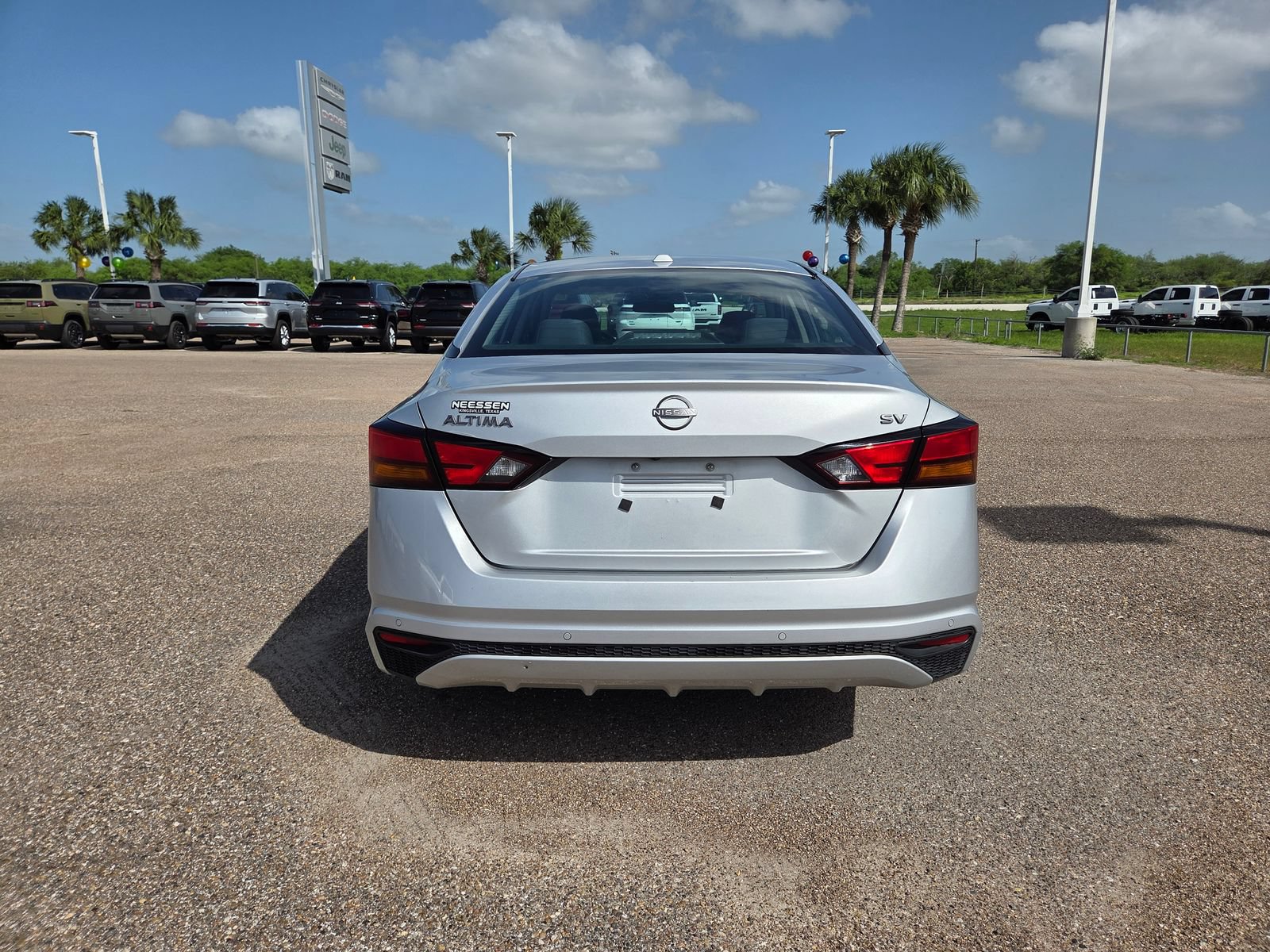 Used 2024 Nissan Altima 2.5 SV FWD image 7