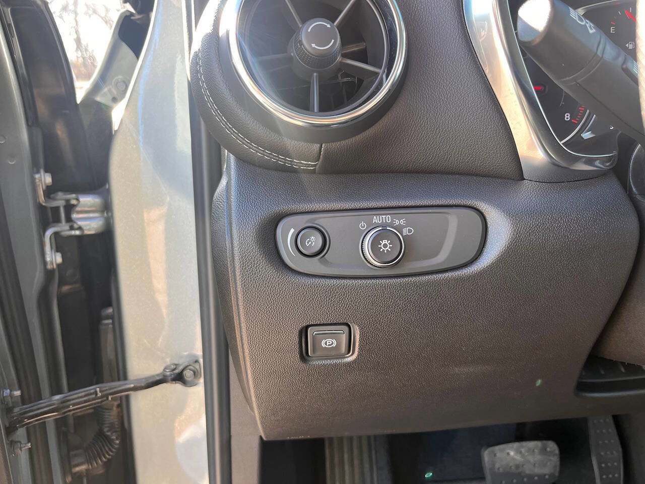 Used 2025 Chevrolet Blazer LT image 17