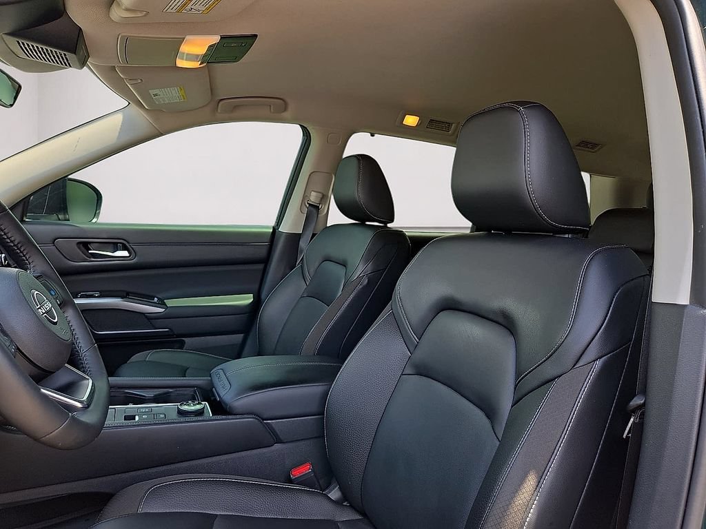 Used 2023 Nissan Pathfinder SL w/ Lighting Package (N92) AWD/4WD image 14
