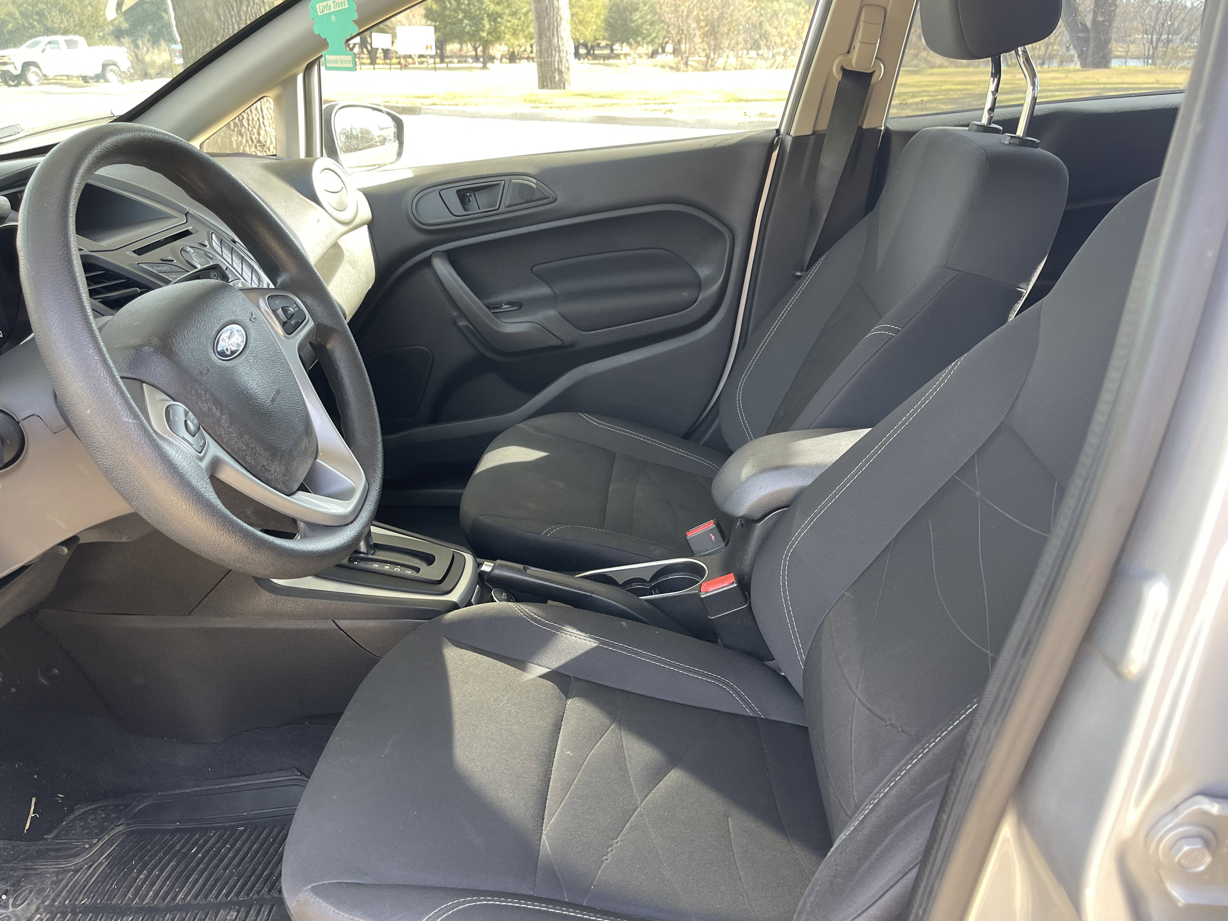 Used 2019 Ford Fiesta SE image 9