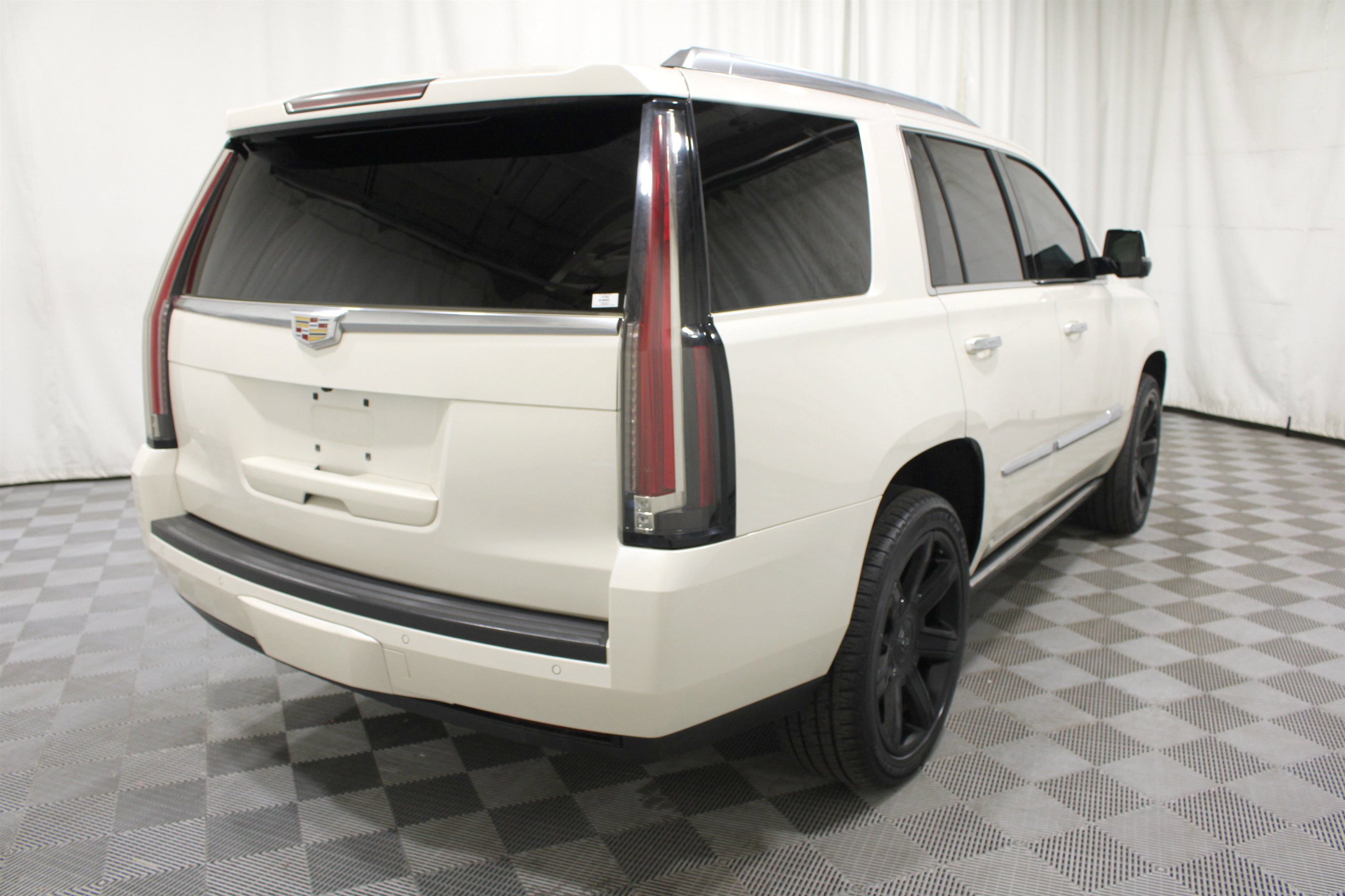 Used 2015 Cadillac Escalade Premium AWD/4WD image 35