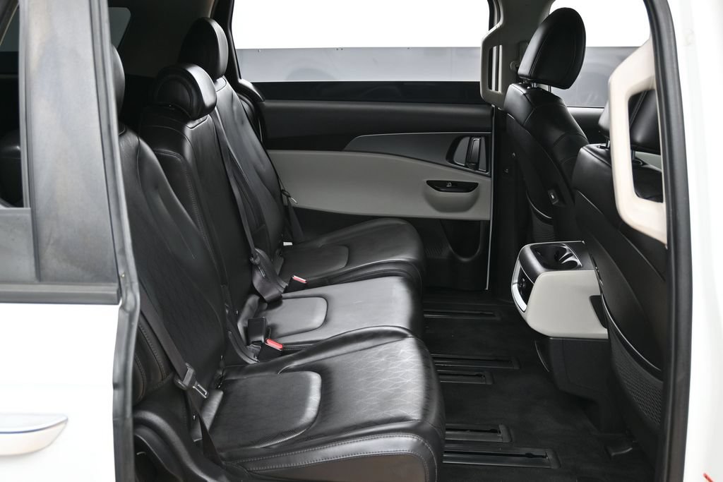 Used 2022 Kia Carnival LX FWD image 32