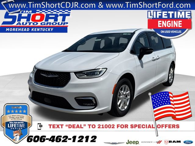Used 2025 Chrysler Pacifica Select