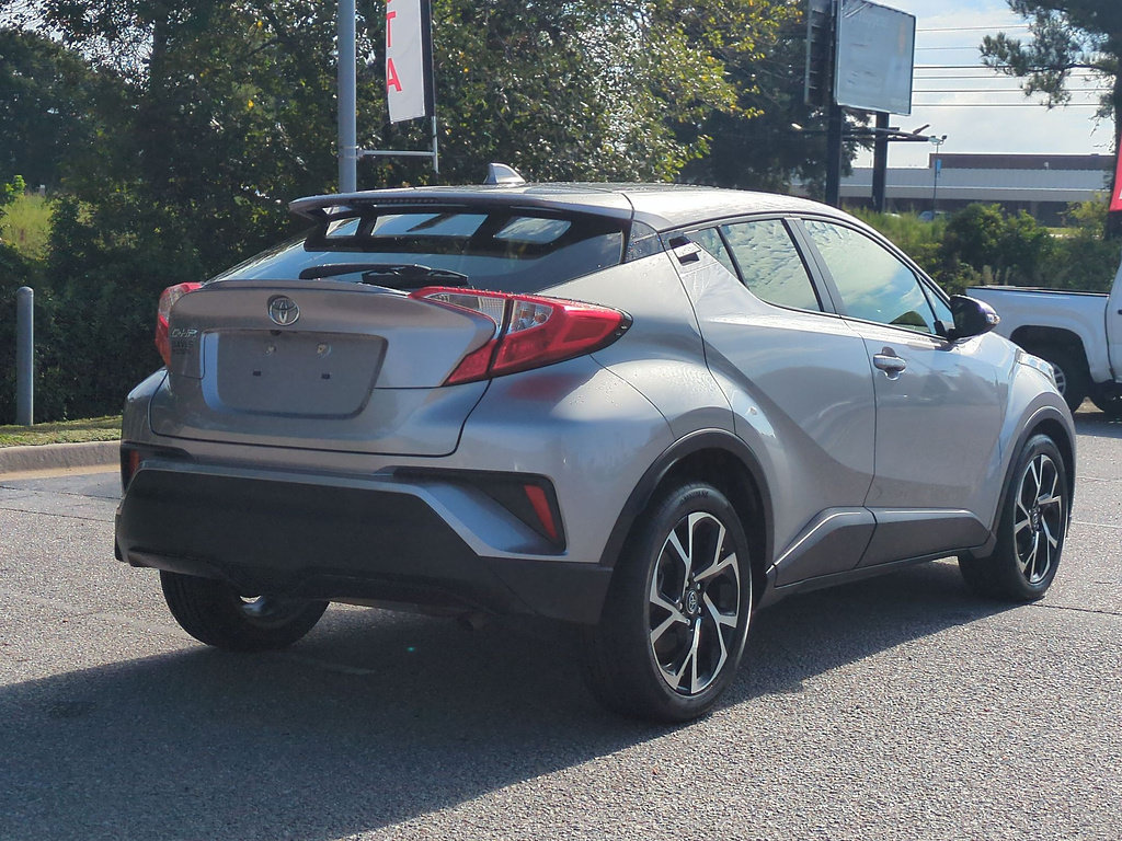 Used 2019 Toyota C-HR XLE FWD image 3