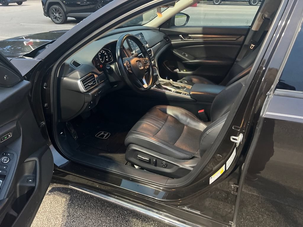 Used 2018 Honda Accord Touring image 6