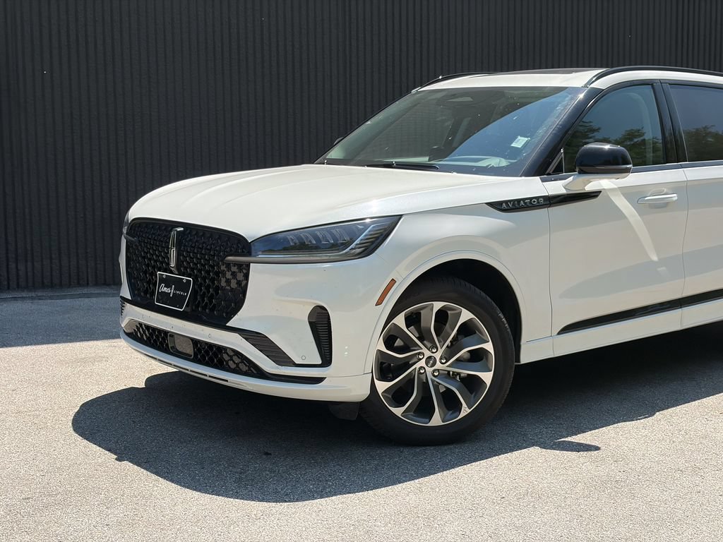 New 2026 Lincoln Aviator AWD image 2