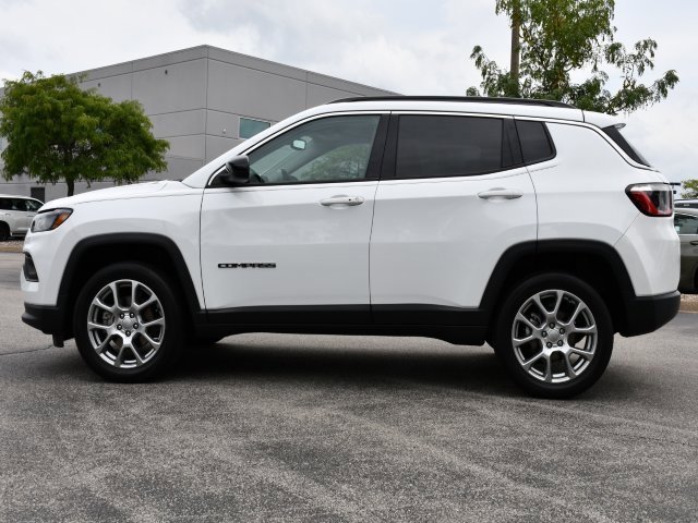 Used 2022 Jeep Compass Latitude image 4