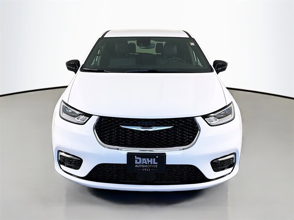 New 2026 Chrysler Pacifica Select image 4