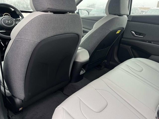 Used 2025 Hyundai Elantra Limited image 19