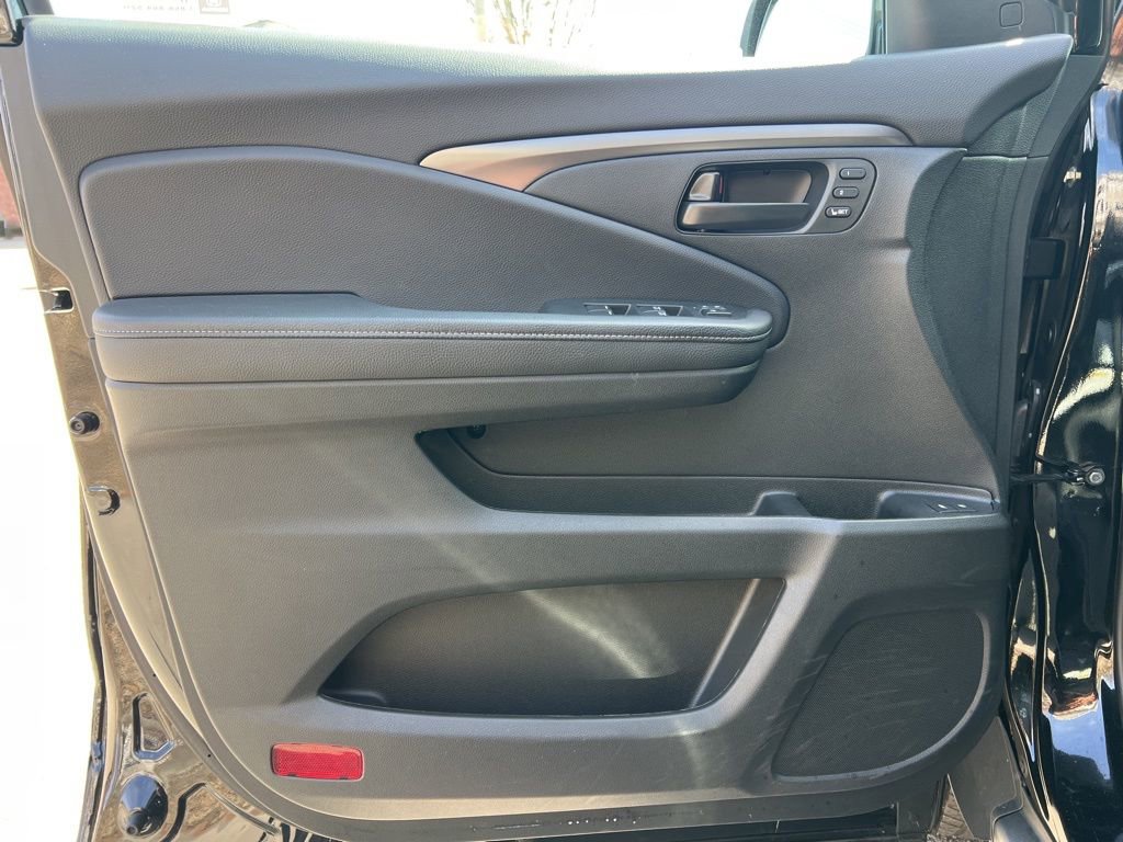 Used 2023 Honda Passport EX-L image 12