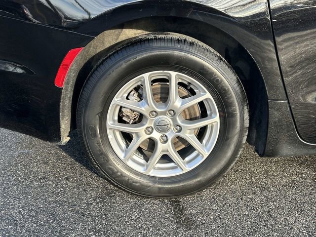 Used 2024 Chrysler Pacifica Touring-L image 12