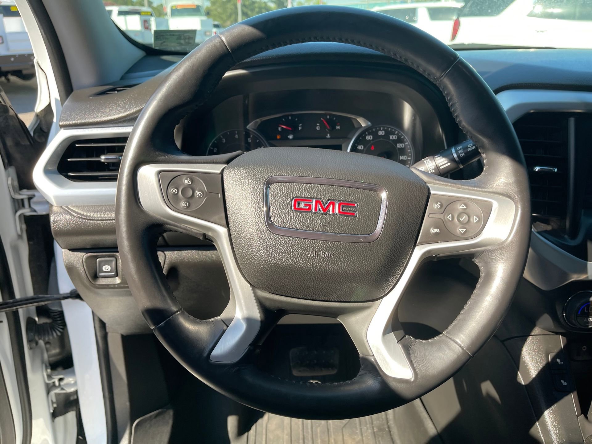 Used 2018 GMC Acadia SLT image 16