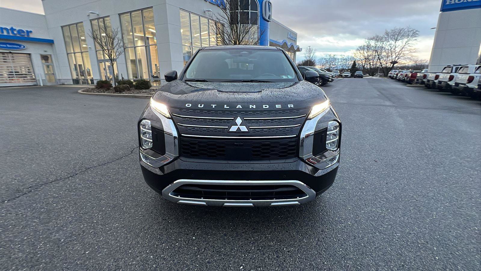 Used 2024 Mitsubishi Outlander SE image 9