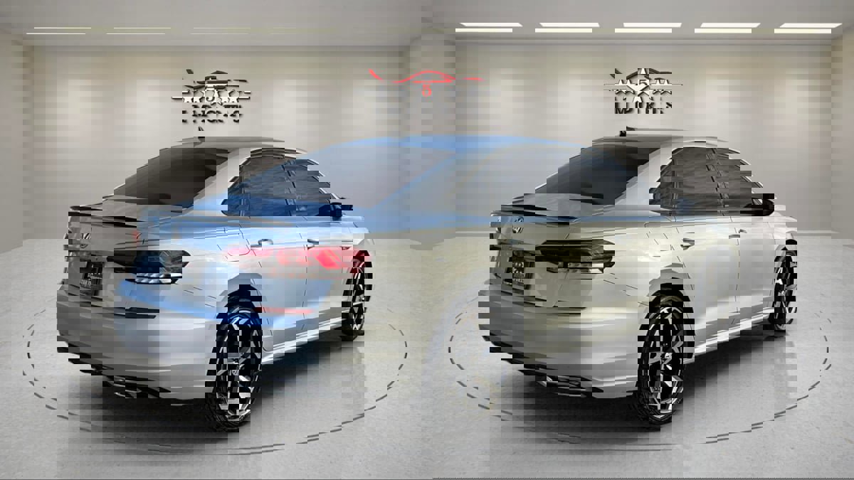 Used 2020 Volkswagen Passat 2.0T R-Line image 5