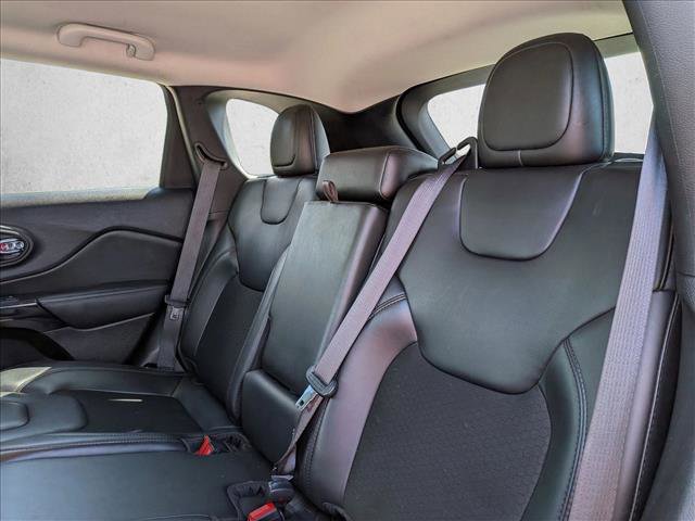 Used 2021 Jeep Cherokee Latitude Plus AWD/4WD image 19