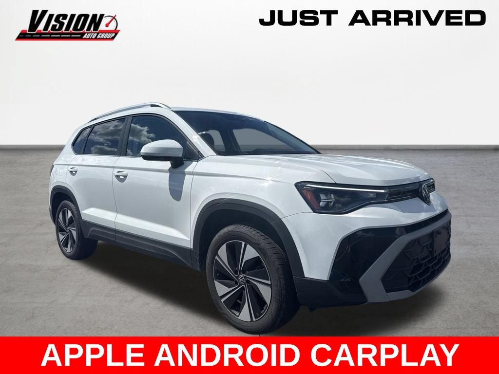 Used 2026 Volkswagen Taos SE AWD/4WD image 3