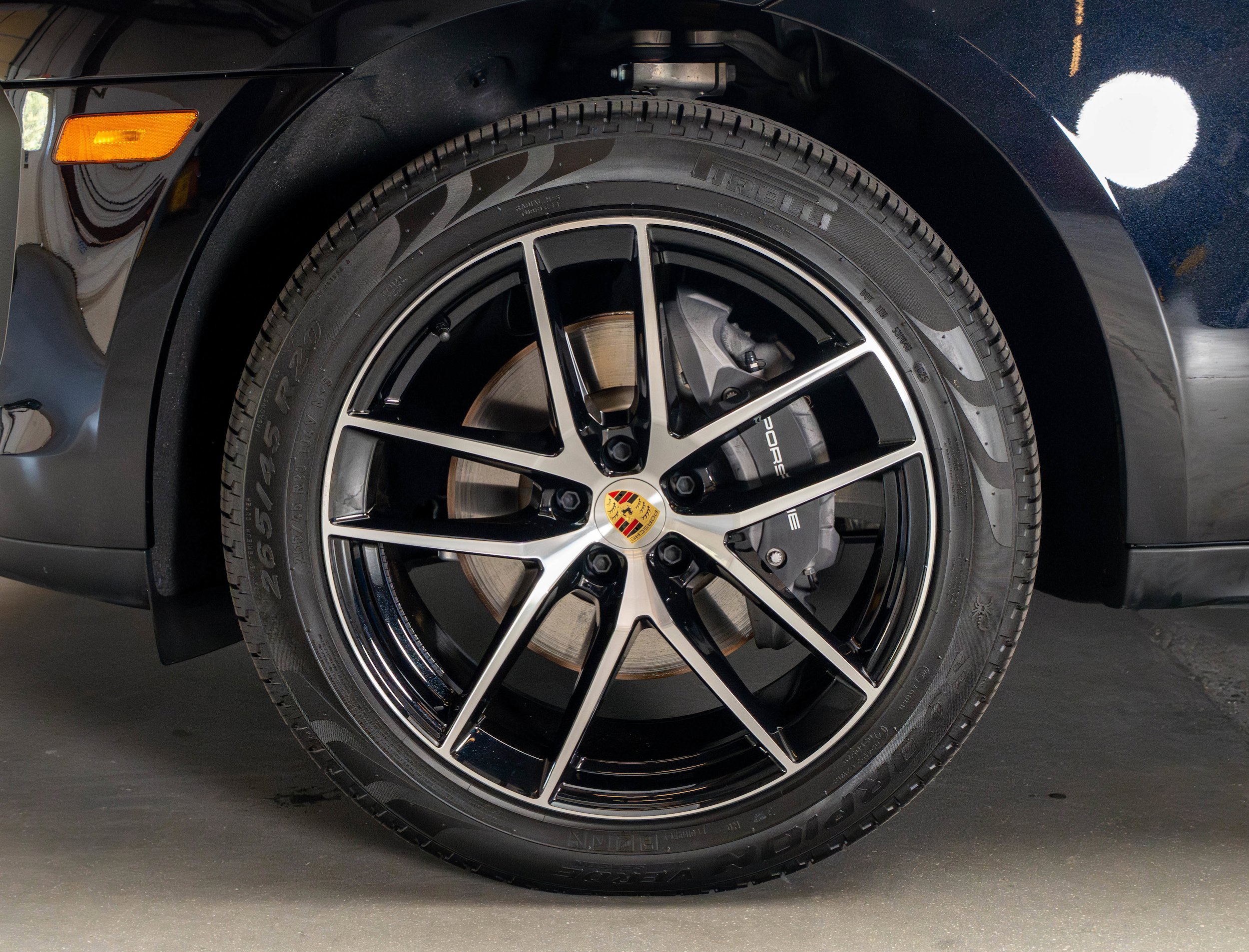 Certified 2025 Porsche Macan AWD/4WD image 15