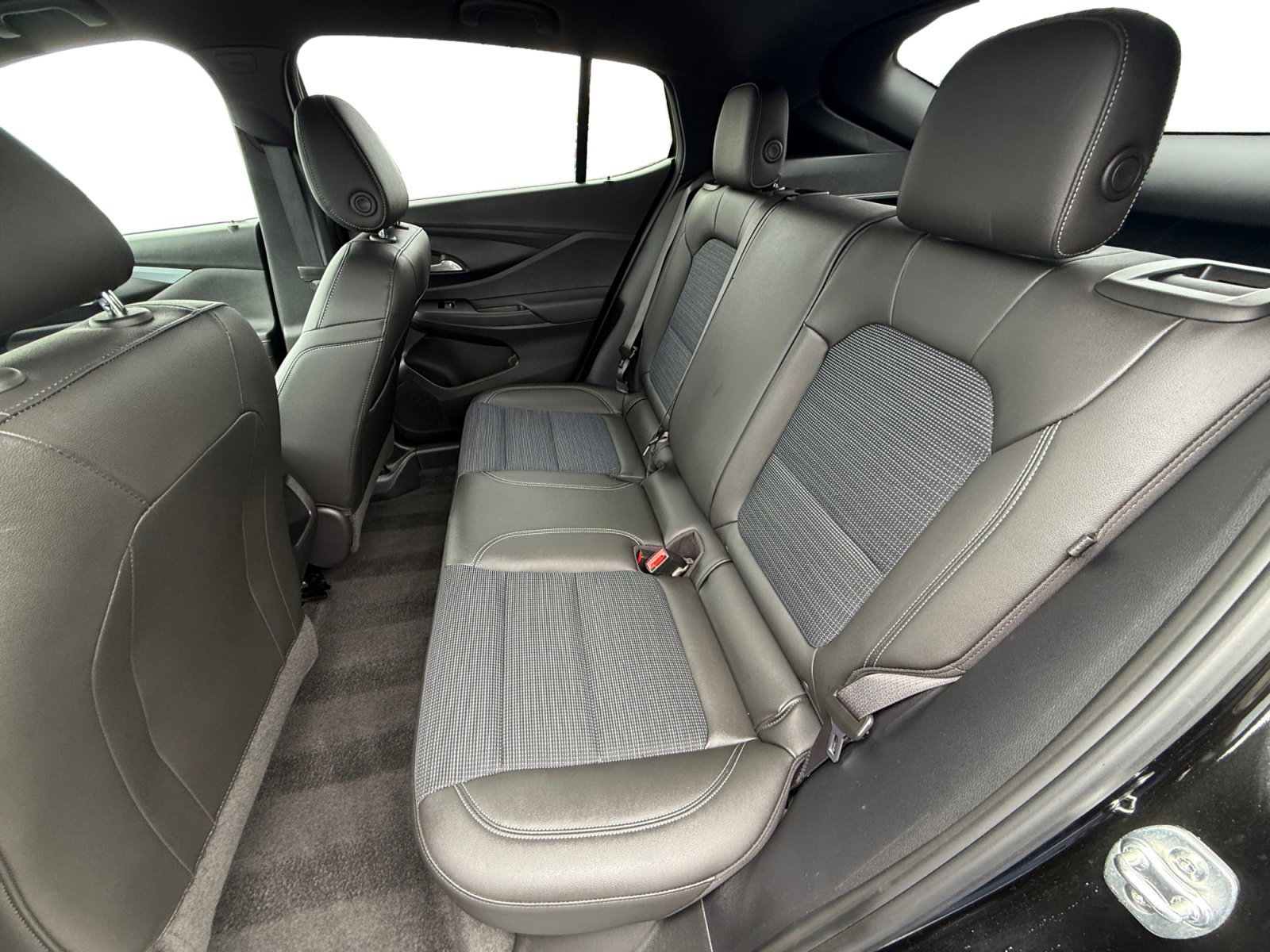 Used 2025 Buick Envista Preferred w/ Convenience II Package image 16