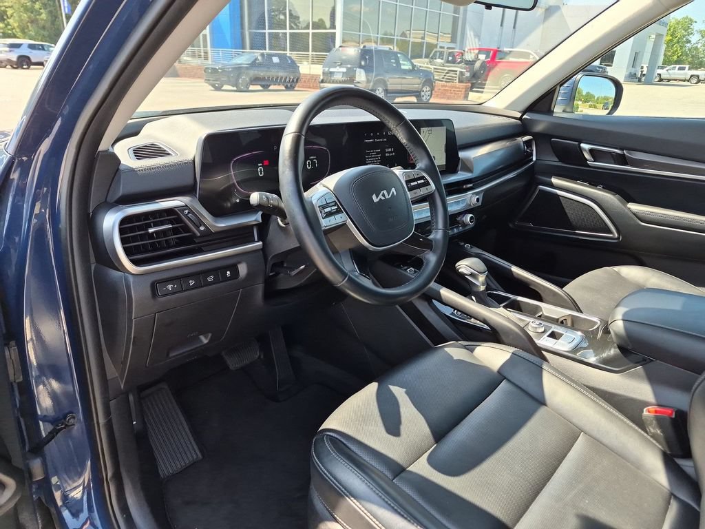 Used 2025 Kia Telluride S FWD image 17
