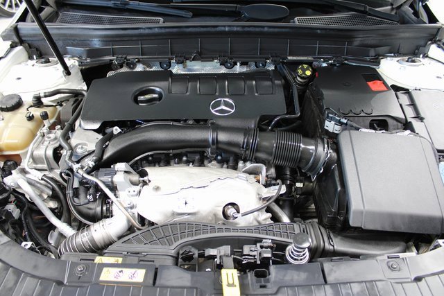 Used 2020 Mercedes-Benz GLB 250 image 32