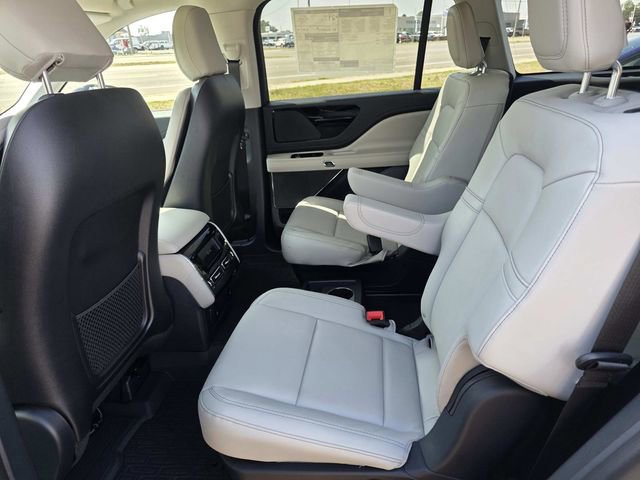 New 2026 Lincoln Aviator 2WD w/ Jet Appearance Package image 7
