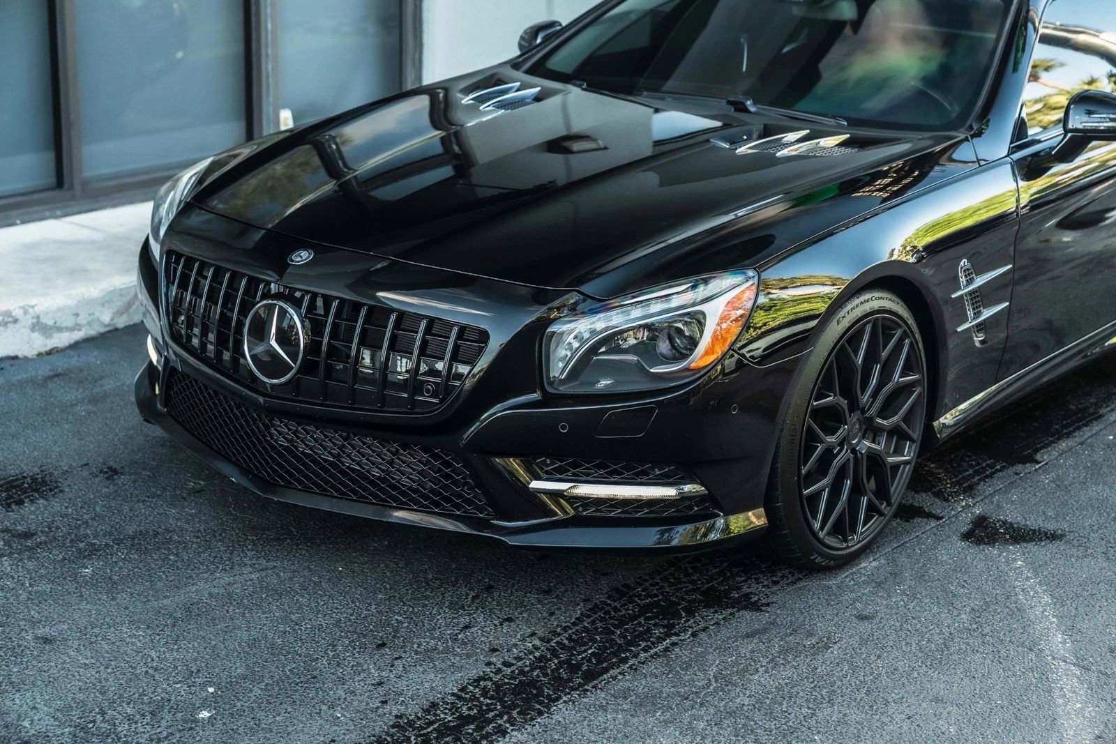 Used 2013 Mercedes-Benz SL 550 w/ Premium Pkg image 2