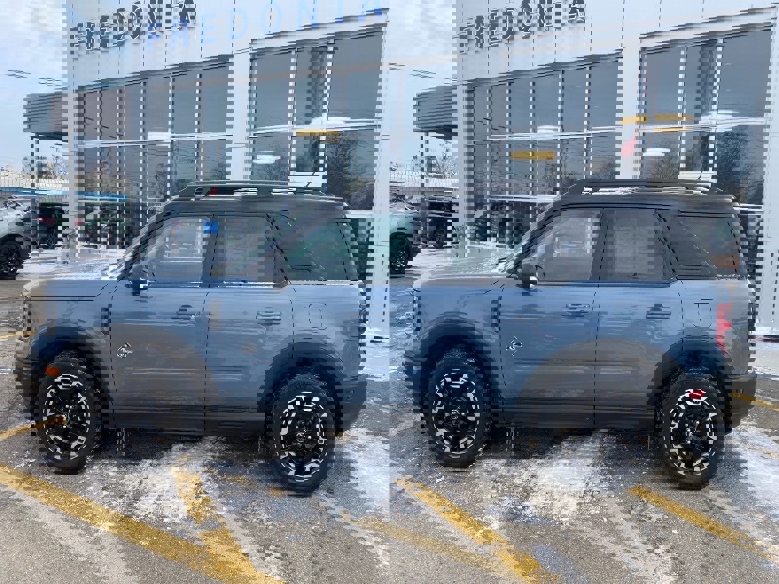 Used 2024 Ford Bronco Sport Outer Banks image 2